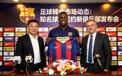 足球转会市场动态：知名球星签约新俱乐部发布会